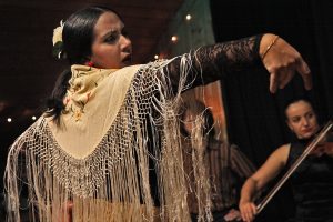 Tipos de trajes y complementos que se usan en el flamenco