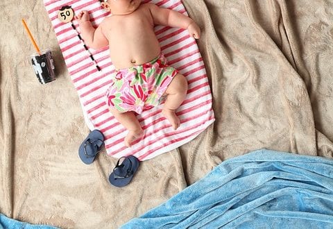 niño con bañadores infantiles