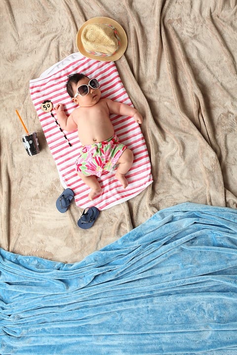 niño con bañadores infantiles